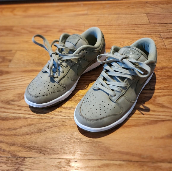Nike Suede Dunks - Picture 1 of 6